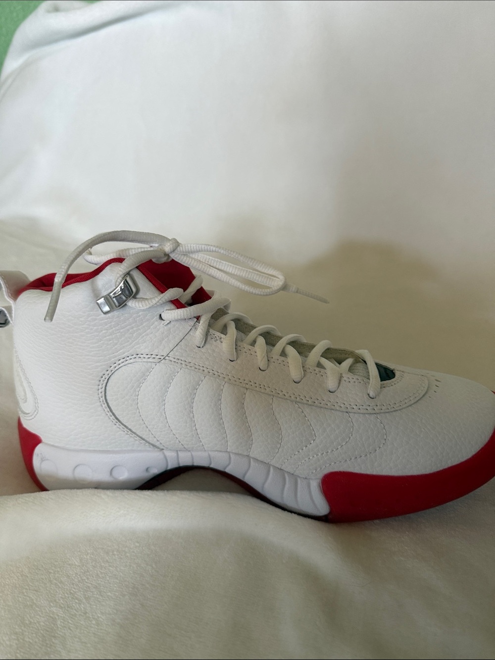 Men's Athletic High-Top Shoes in White and Red - Picture 4 of 10